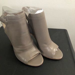 Vince Camuto size 8